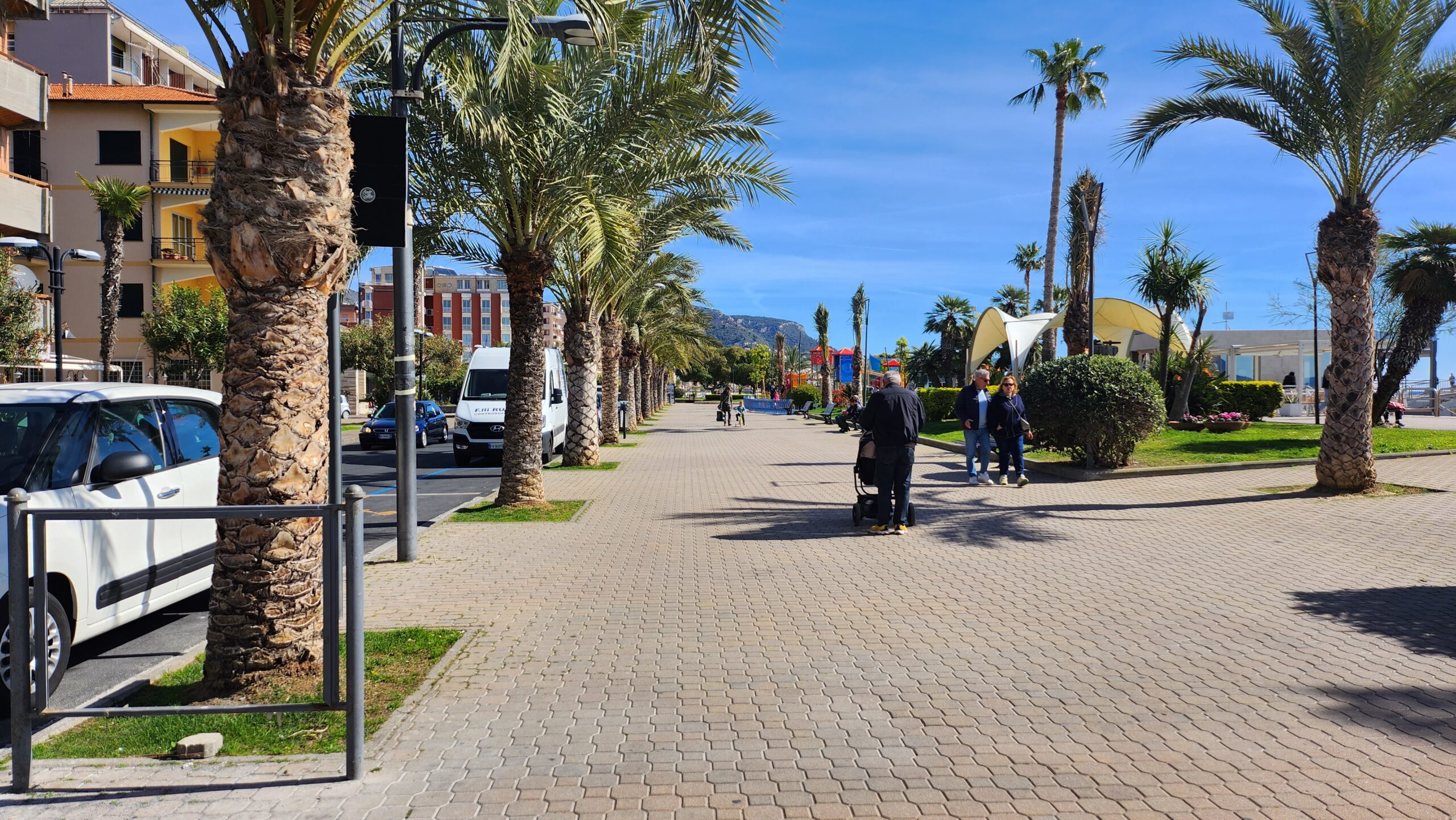 Passeggiate per il lungomare di Pietra Ligure, Finale Ligure, Loano